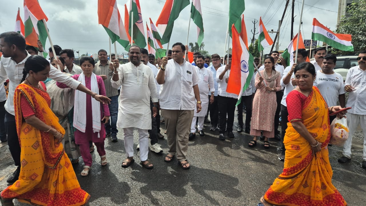 તા.૧૩/૦૮/૨૦૨૪ દરેક ઘરમાં ત્રિરંગો. આજે પલસાણા તાલુકાના ચલથાણ ગામે ભવ્ય તિરંગા યાત્રાનું આયોજન.